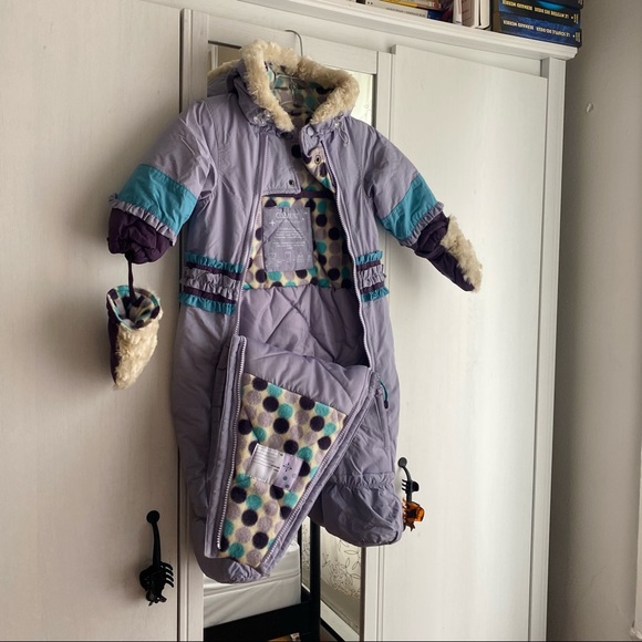 NWOT Super cute snow suit ⛄️ - Picture 2 of 6